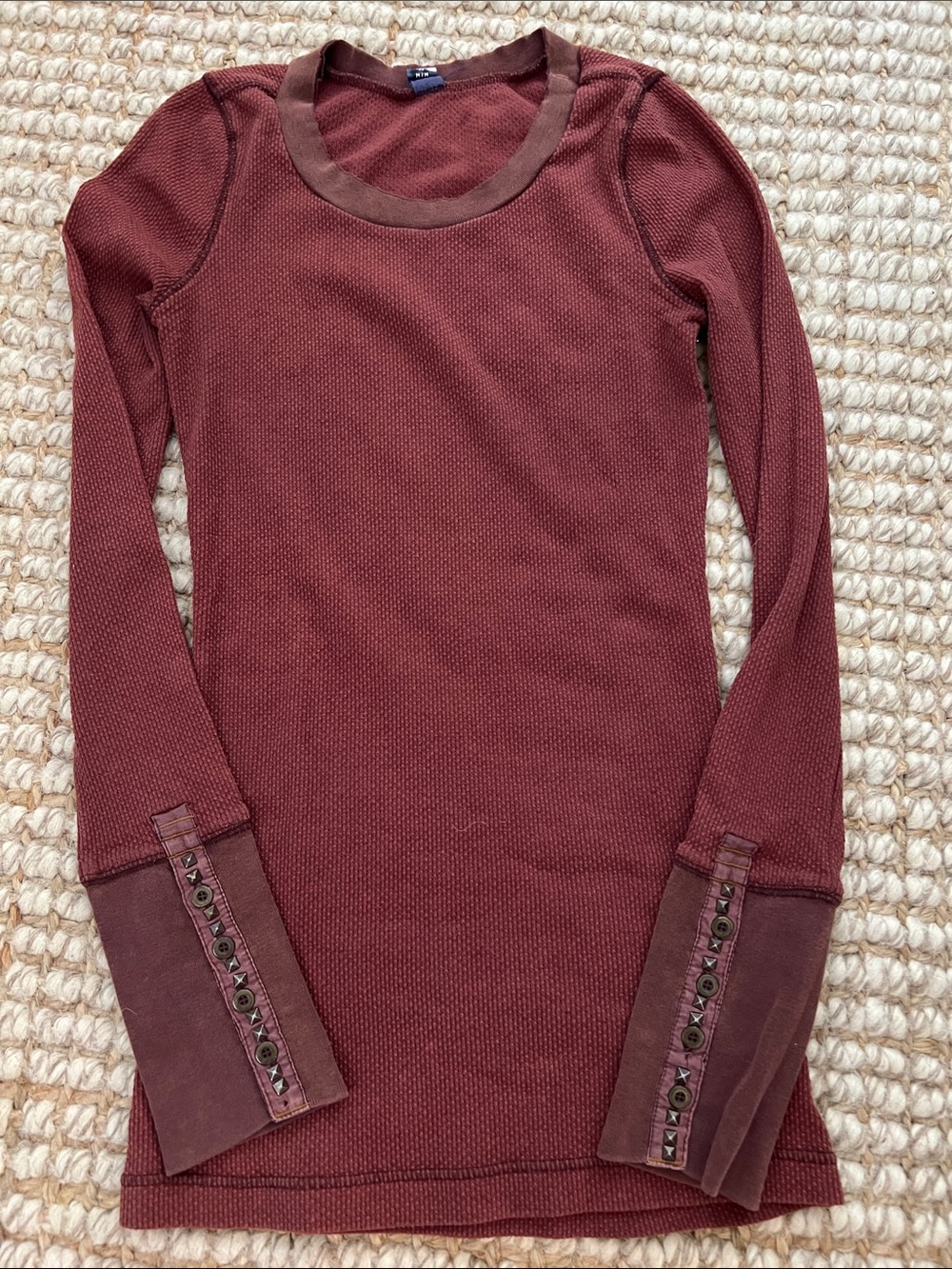 Free People Studded Button Cuff Thermal Long Sleeve Rust Medium ASO Bella Swan - Picture 2 of 6